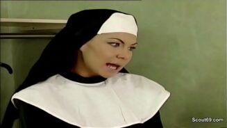 German Nun Seduce to Fuck von Prister im klassischen Pornofilm